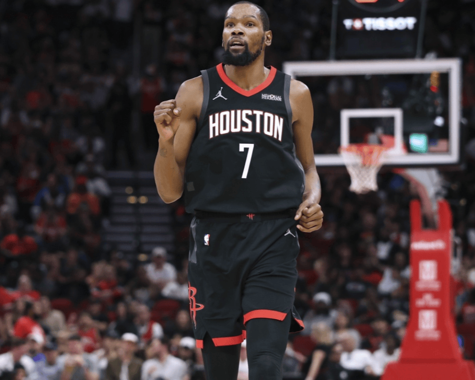 杜兰特回归赛场，精彩发挥首场状态亮眼，篮网观众沸腾！的简单介绍